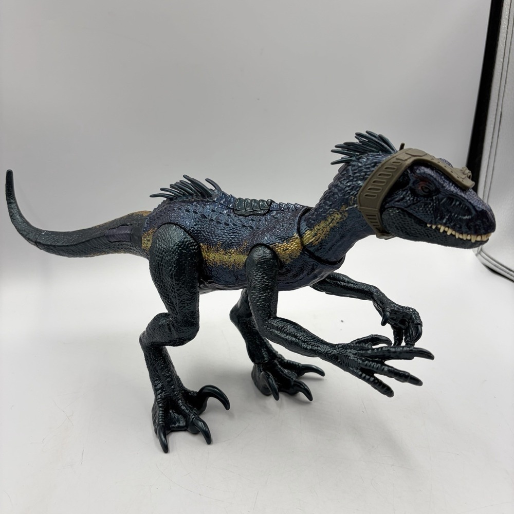 Jurassic World Track N Attack Indoraptor Dinosaur Figure with Tracking Gear